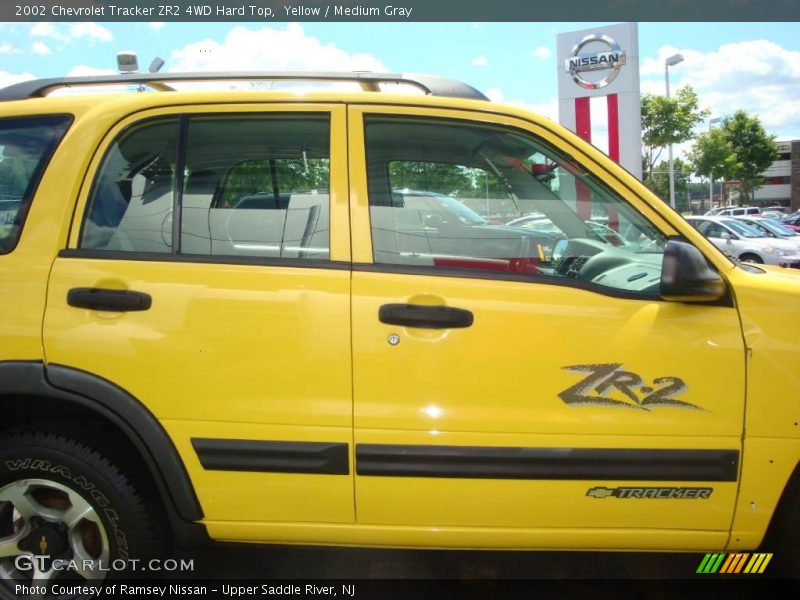 Yellow / Medium Gray 2002 Chevrolet Tracker ZR2 4WD Hard Top
