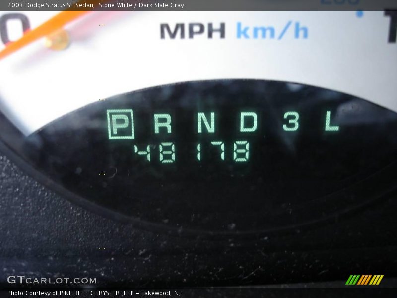 Stone White / Dark Slate Gray 2003 Dodge Stratus SE Sedan