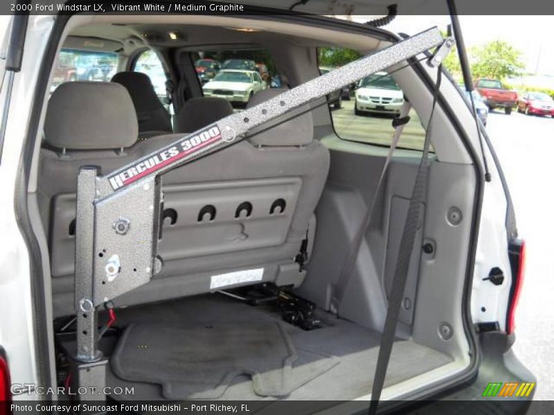 Vibrant White / Medium Graphite 2000 Ford Windstar LX