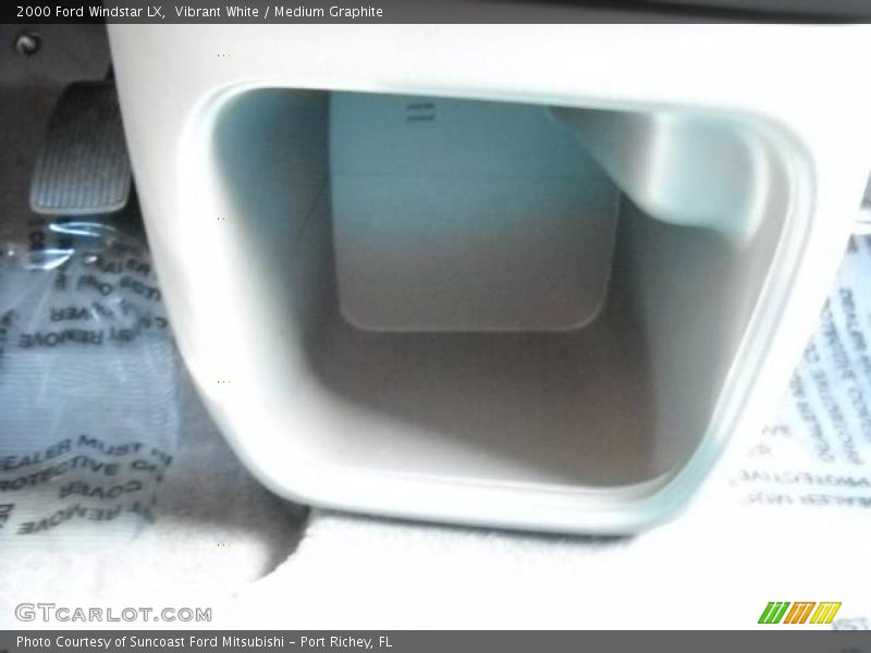 Vibrant White / Medium Graphite 2000 Ford Windstar LX