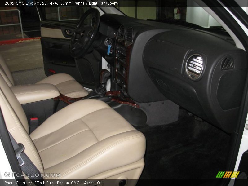 Summit White / Light Tan/Ebony 2005 GMC Envoy XL SLT 4x4