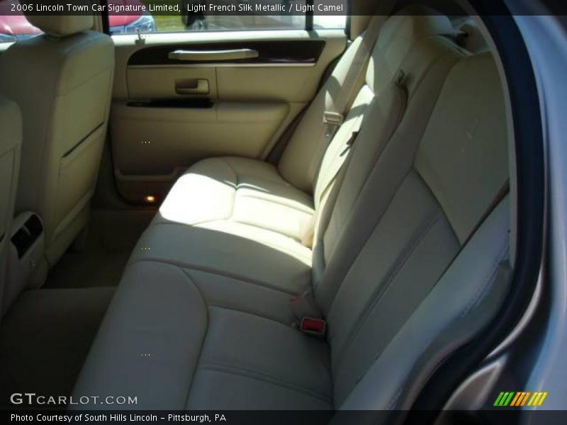 Light French Silk Metallic / Light Camel 2006 Lincoln Town Car Signature Limited