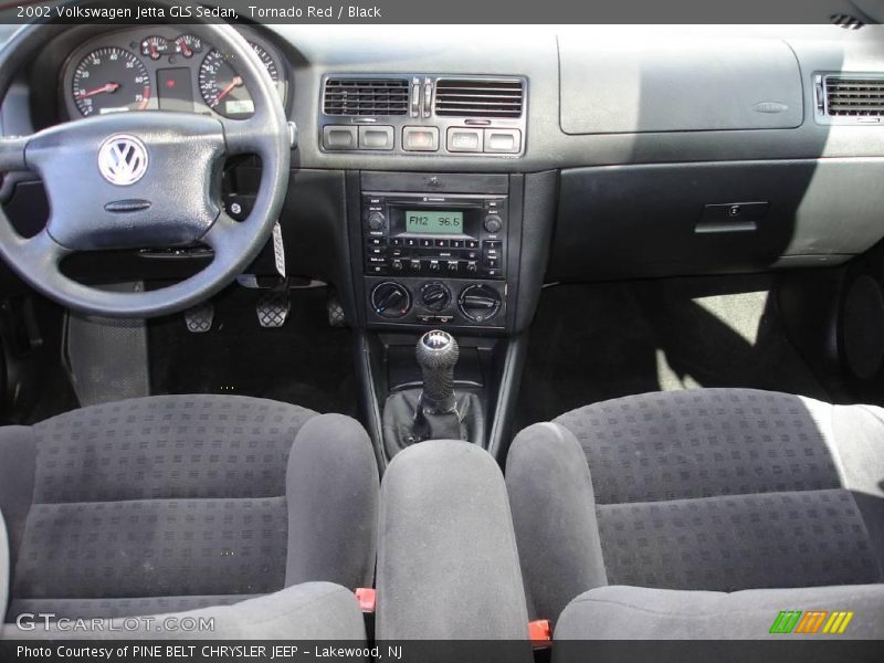 Tornado Red / Black 2002 Volkswagen Jetta GLS Sedan