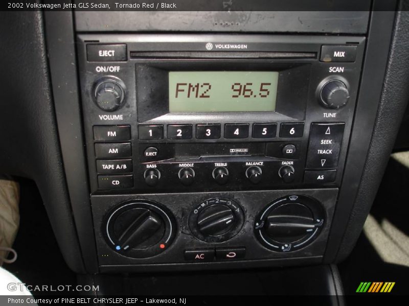 Tornado Red / Black 2002 Volkswagen Jetta GLS Sedan