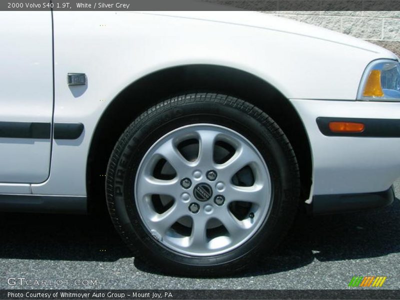 White / Silver Grey 2000 Volvo S40 1.9T