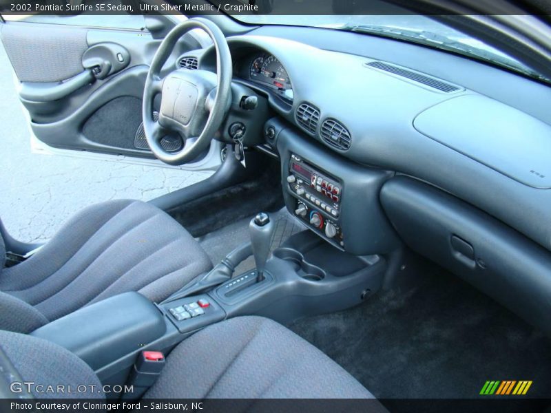 Ultra Silver Metallic / Graphite 2002 Pontiac Sunfire SE Sedan
