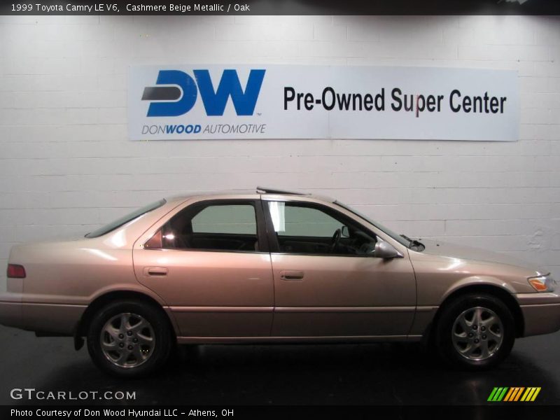 Cashmere Beige Metallic / Oak 1999 Toyota Camry LE V6