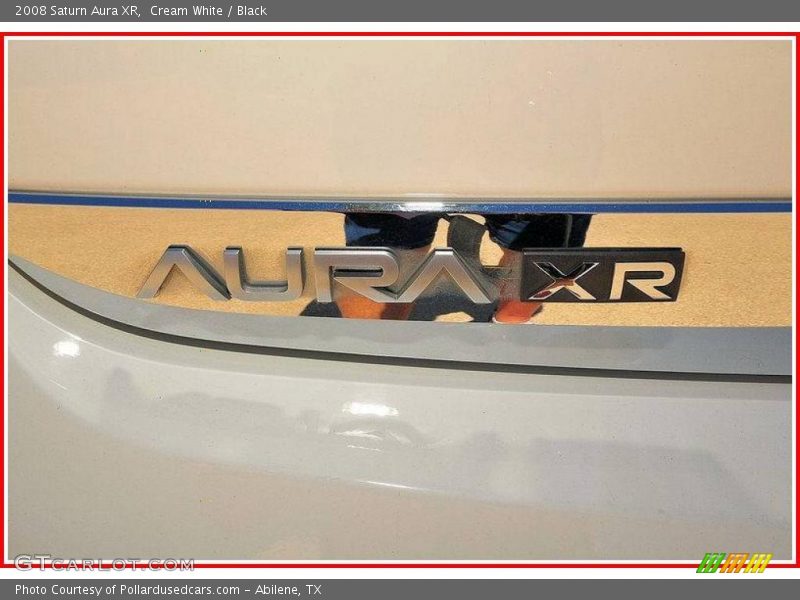 Cream White / Black 2008 Saturn Aura XR