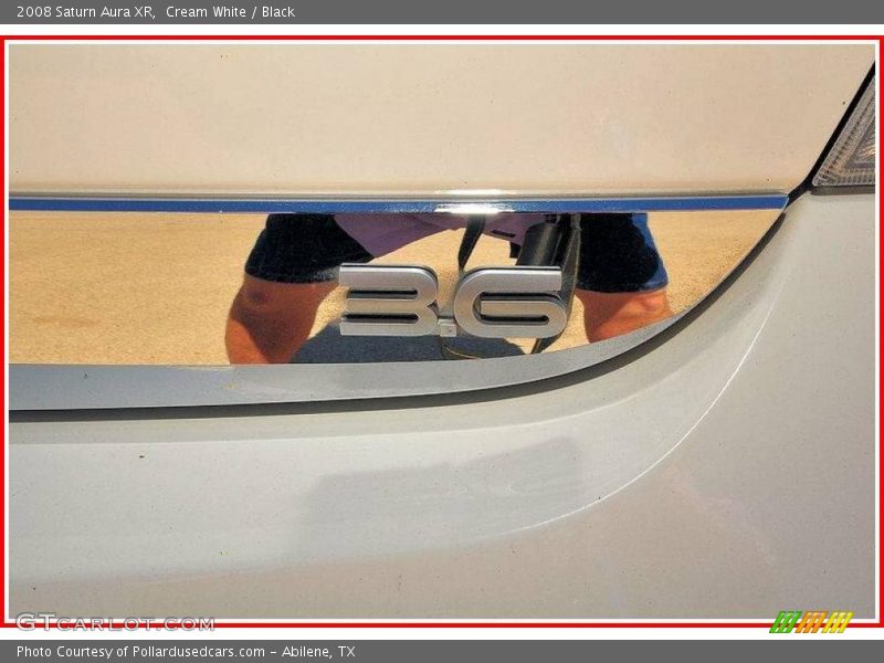 Cream White / Black 2008 Saturn Aura XR