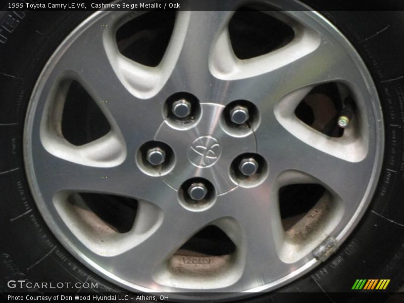 Cashmere Beige Metallic / Oak 1999 Toyota Camry LE V6