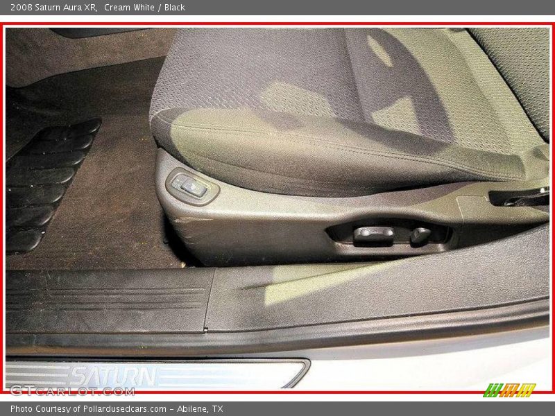 Cream White / Black 2008 Saturn Aura XR