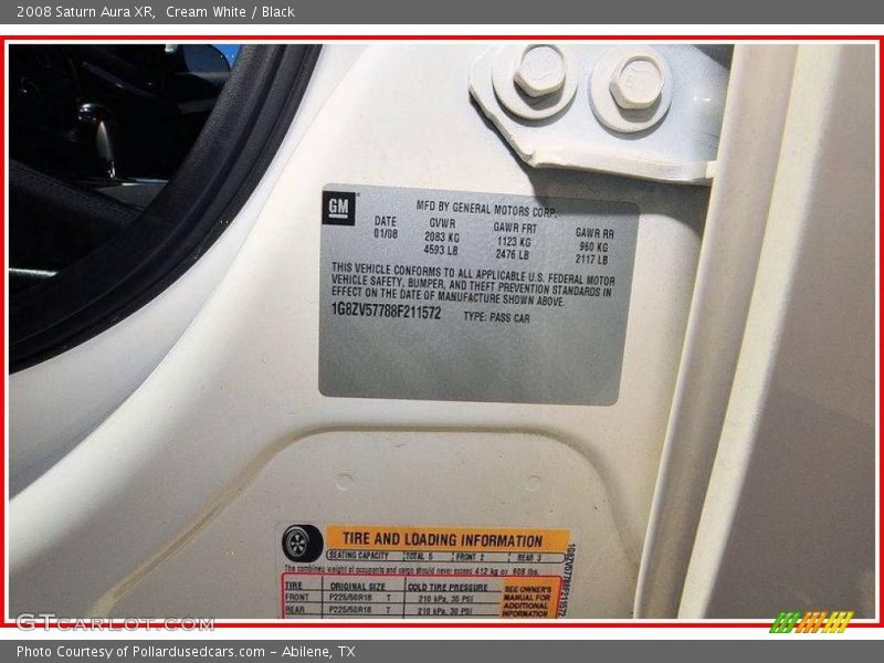 Cream White / Black 2008 Saturn Aura XR