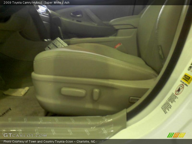 Super White / Ash 2009 Toyota Camry Hybrid