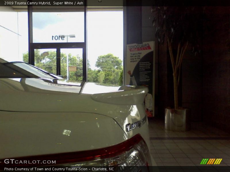 Super White / Ash 2009 Toyota Camry Hybrid