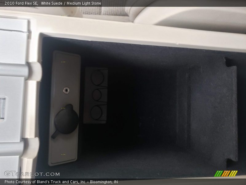 White Suede / Medium Light Stone 2010 Ford Flex SE