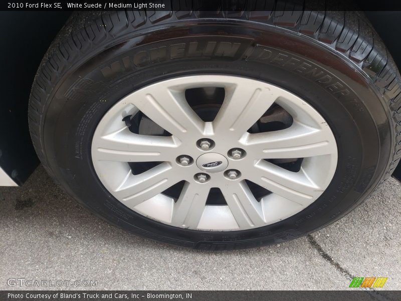 White Suede / Medium Light Stone 2010 Ford Flex SE