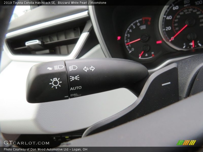 Blizzard White Pearl / Moonstone 2019 Toyota Corolla Hatchback SE