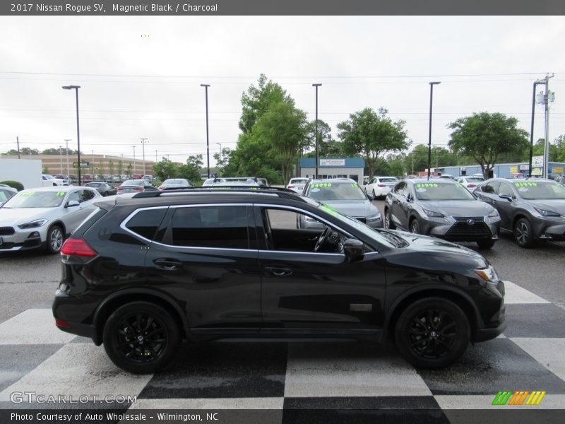 Magnetic Black / Charcoal 2017 Nissan Rogue SV