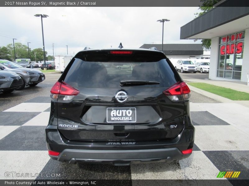 Magnetic Black / Charcoal 2017 Nissan Rogue SV