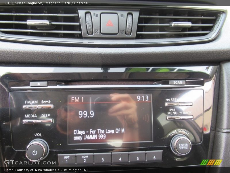 Magnetic Black / Charcoal 2017 Nissan Rogue SV