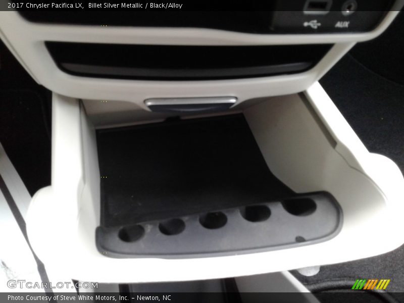 Billet Silver Metallic / Black/Alloy 2017 Chrysler Pacifica LX