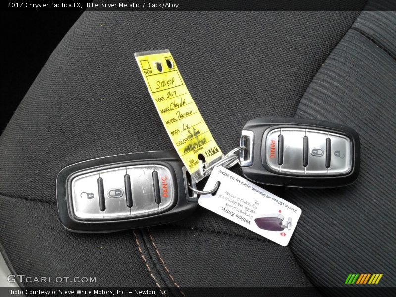 Billet Silver Metallic / Black/Alloy 2017 Chrysler Pacifica LX
