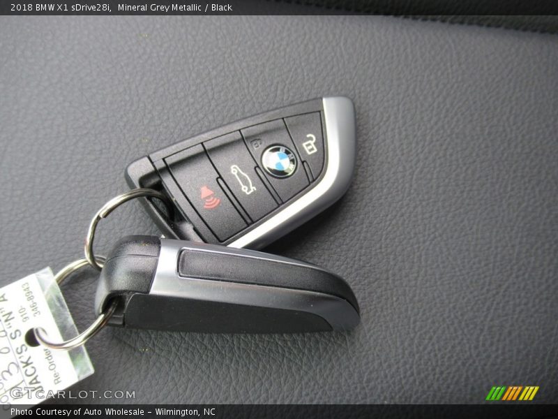 Mineral Grey Metallic / Black 2018 BMW X1 sDrive28i