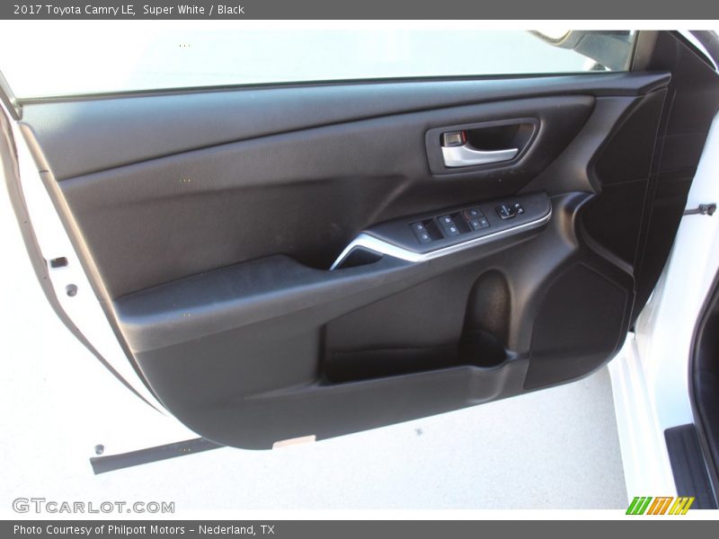 Super White / Black 2017 Toyota Camry LE