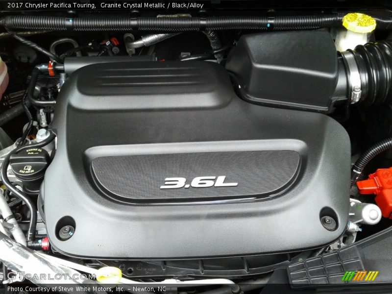 Granite Crystal Metallic / Black/Alloy 2017 Chrysler Pacifica Touring