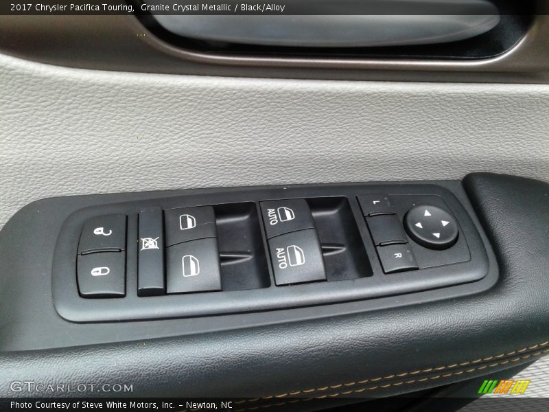 Granite Crystal Metallic / Black/Alloy 2017 Chrysler Pacifica Touring