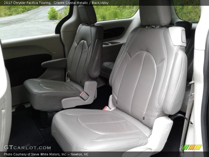Granite Crystal Metallic / Black/Alloy 2017 Chrysler Pacifica Touring