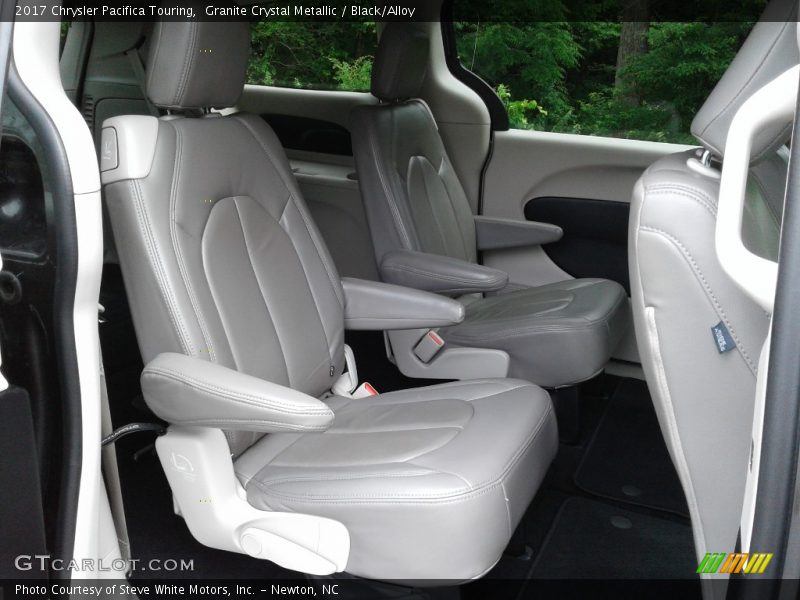 Granite Crystal Metallic / Black/Alloy 2017 Chrysler Pacifica Touring