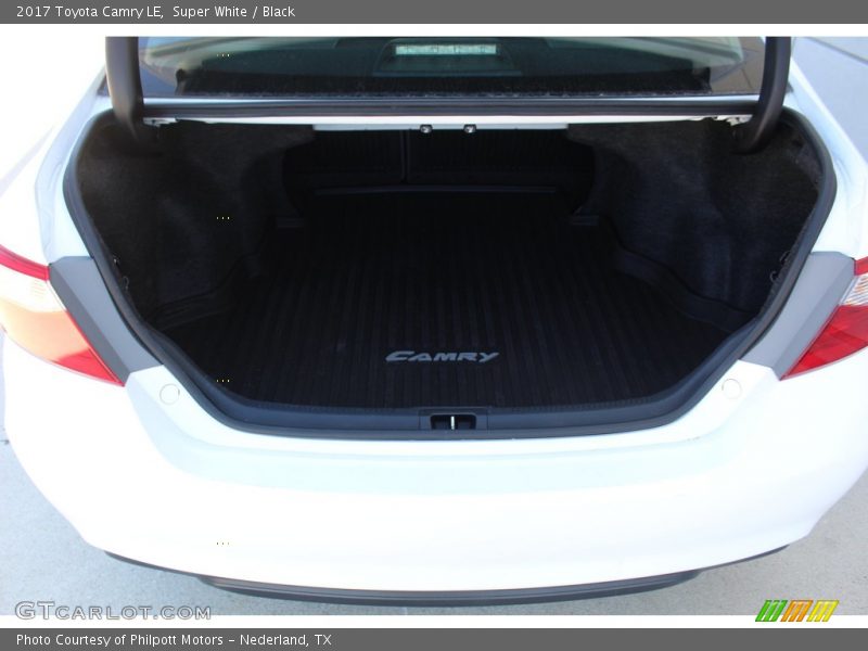 Super White / Black 2017 Toyota Camry LE