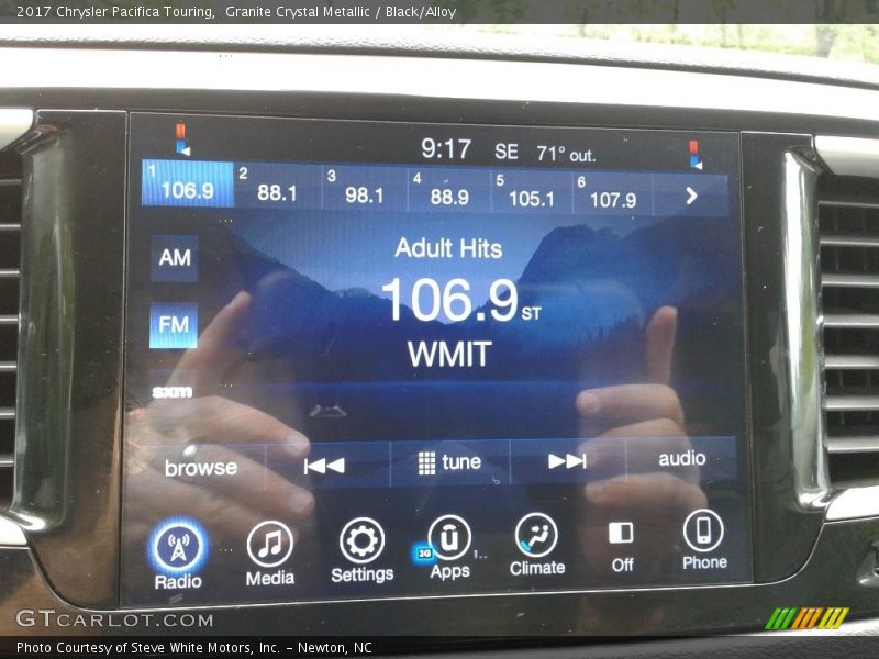 Granite Crystal Metallic / Black/Alloy 2017 Chrysler Pacifica Touring
