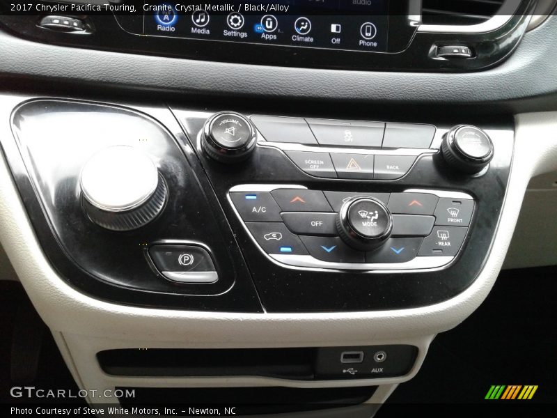 Granite Crystal Metallic / Black/Alloy 2017 Chrysler Pacifica Touring
