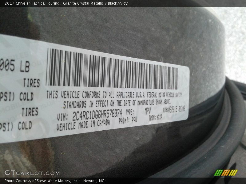 Granite Crystal Metallic / Black/Alloy 2017 Chrysler Pacifica Touring