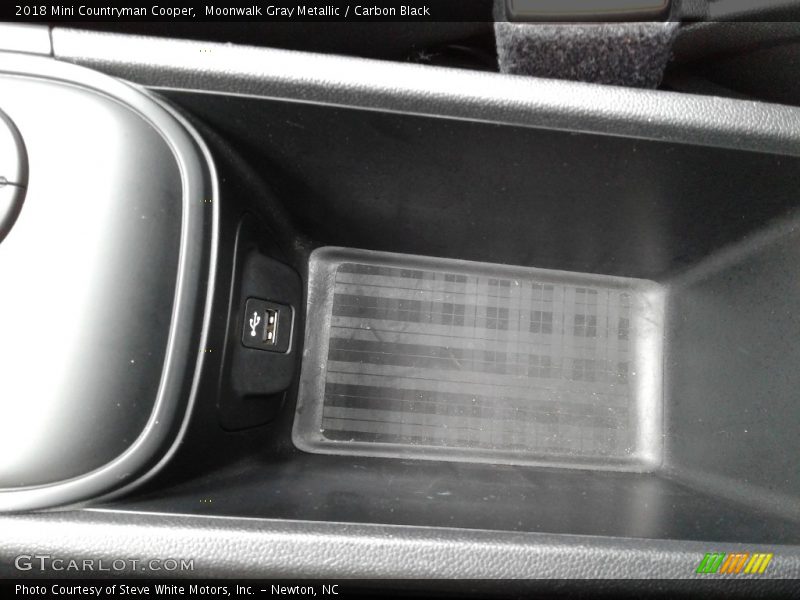 Moonwalk Gray Metallic / Carbon Black 2018 Mini Countryman Cooper