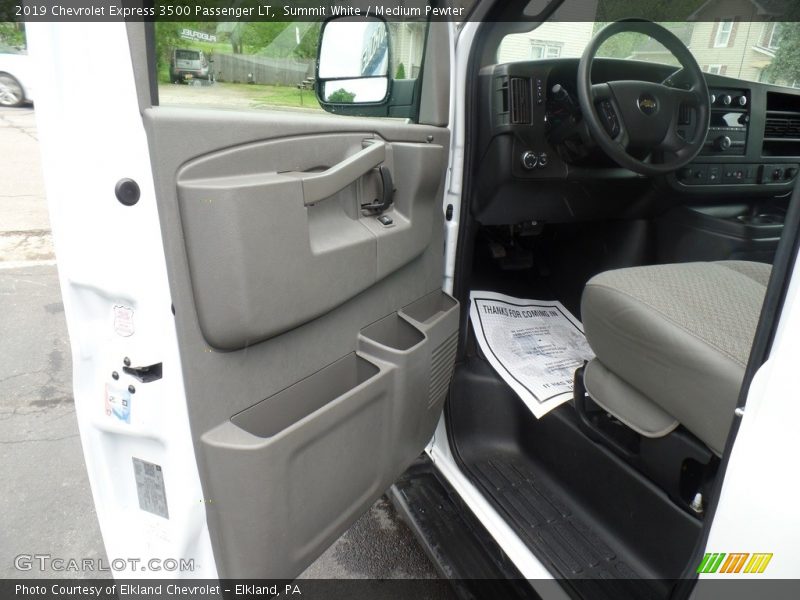 Summit White / Medium Pewter 2019 Chevrolet Express 3500 Passenger LT