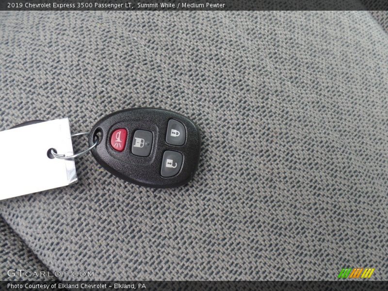 Summit White / Medium Pewter 2019 Chevrolet Express 3500 Passenger LT