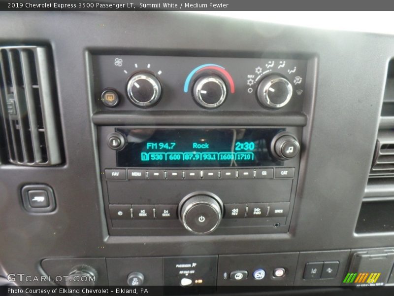 Summit White / Medium Pewter 2019 Chevrolet Express 3500 Passenger LT