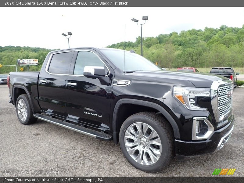 Front 3/4 View of 2020 Sierra 1500 Denali Crew Cab 4WD