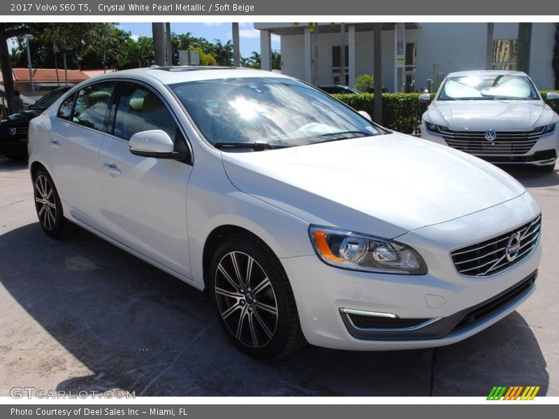 Crystal White Pearl Metallic / Soft Beige 2017 Volvo S60 T5