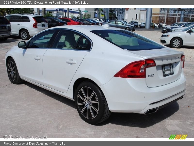 Crystal White Pearl Metallic / Soft Beige 2017 Volvo S60 T5