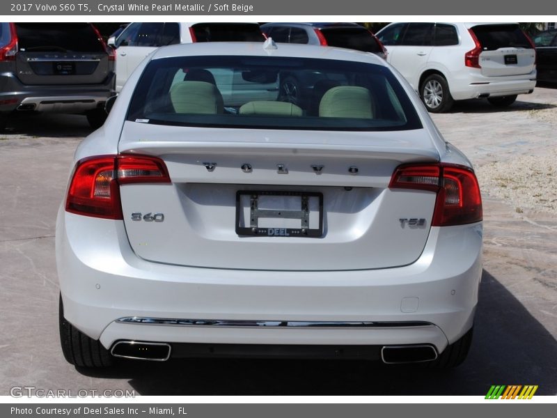 Crystal White Pearl Metallic / Soft Beige 2017 Volvo S60 T5