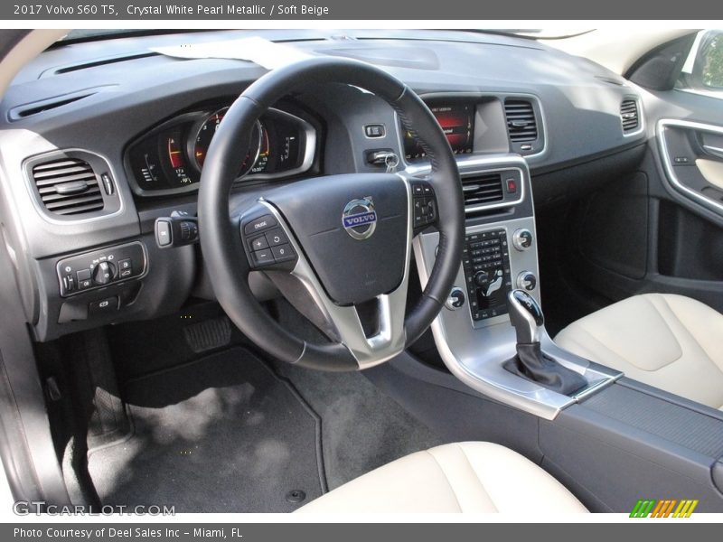 Dashboard of 2017 S60 T5
