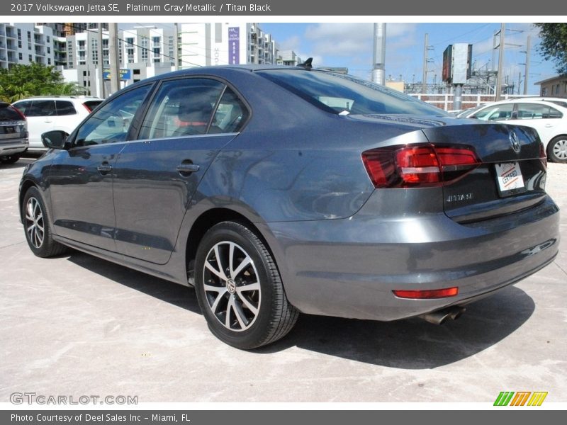 Platinum Gray Metallic / Titan Black 2017 Volkswagen Jetta SE