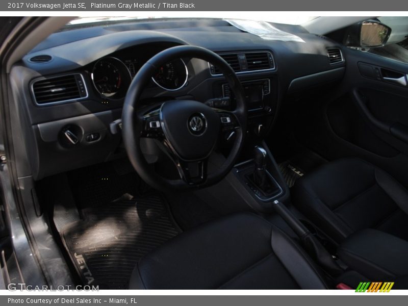 Platinum Gray Metallic / Titan Black 2017 Volkswagen Jetta SE