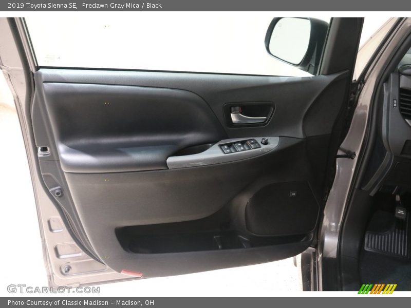 Predawn Gray Mica / Black 2019 Toyota Sienna SE