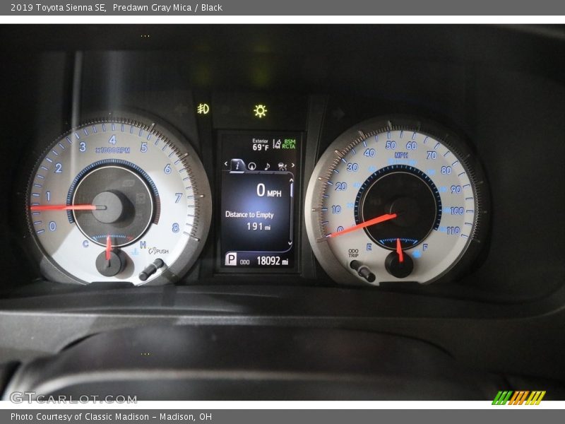 Predawn Gray Mica / Black 2019 Toyota Sienna SE