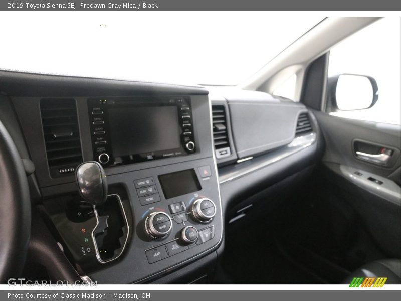 Predawn Gray Mica / Black 2019 Toyota Sienna SE